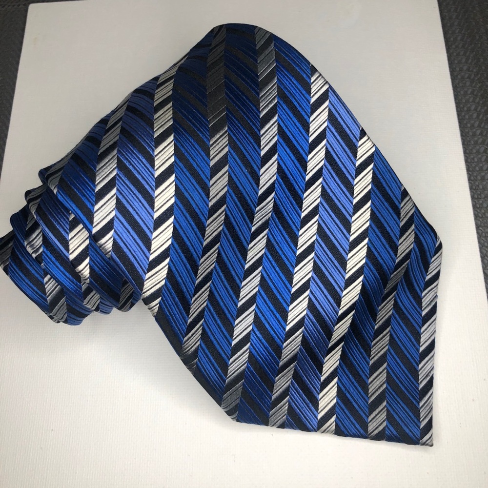 Tie - Picture 2 of 4